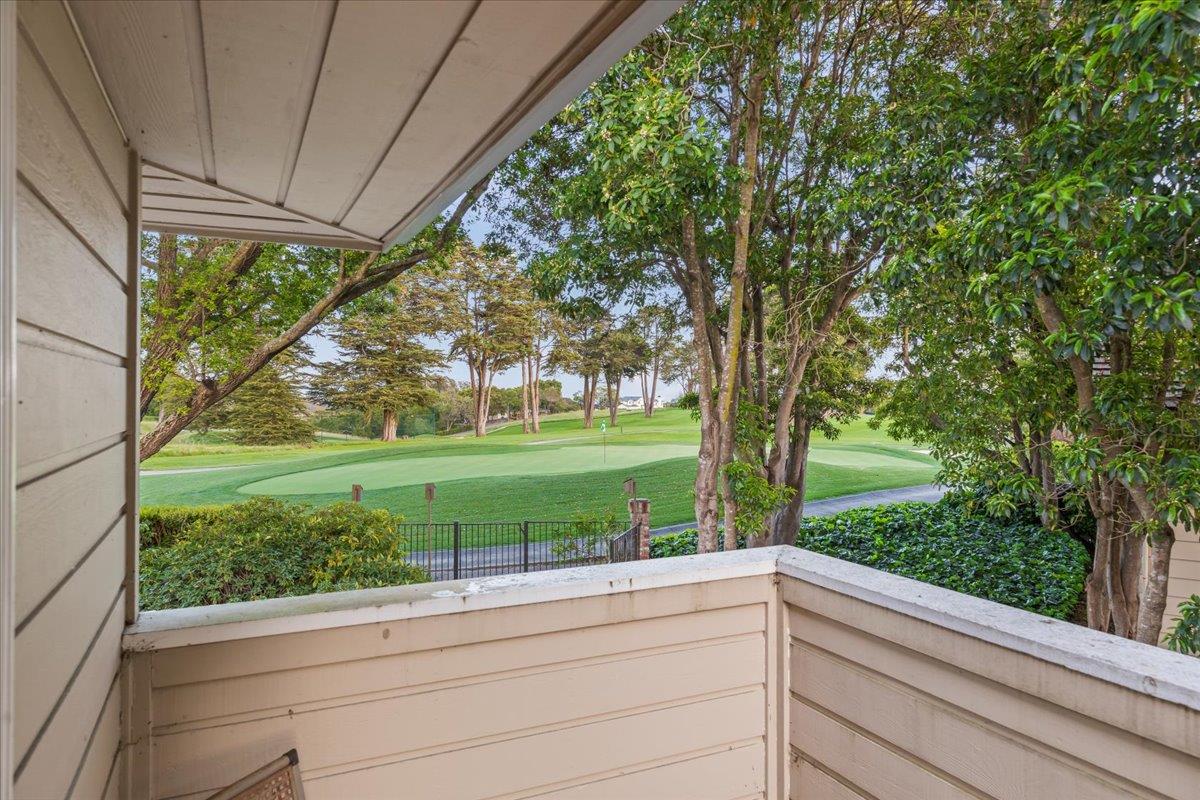 86 Hollins DR