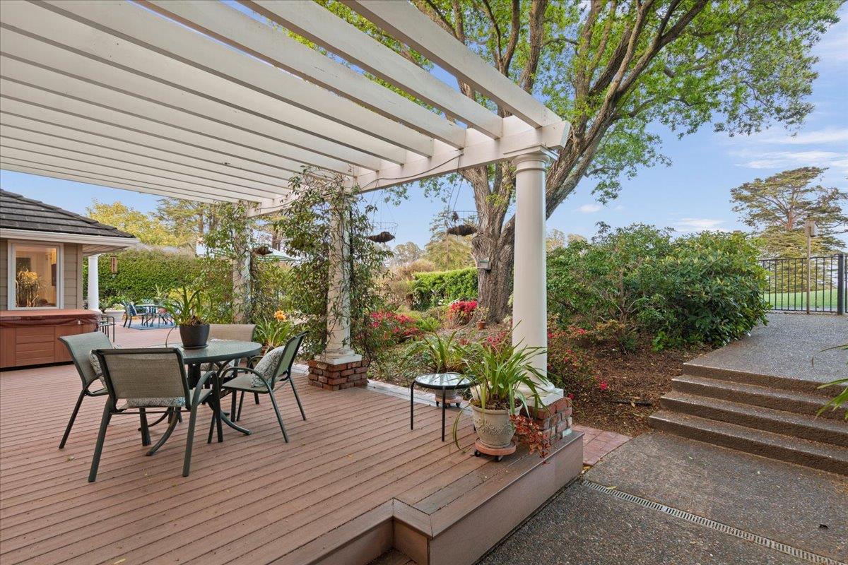 86 Hollins DR