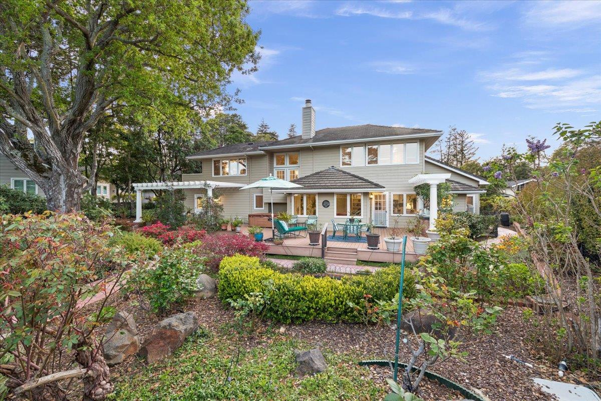 86 Hollins DR