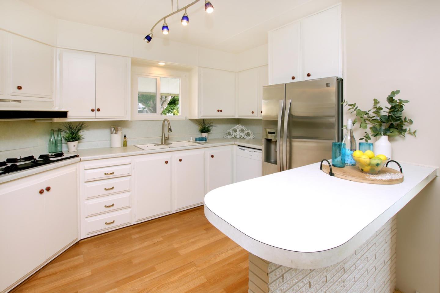 220 Mar Vista 60