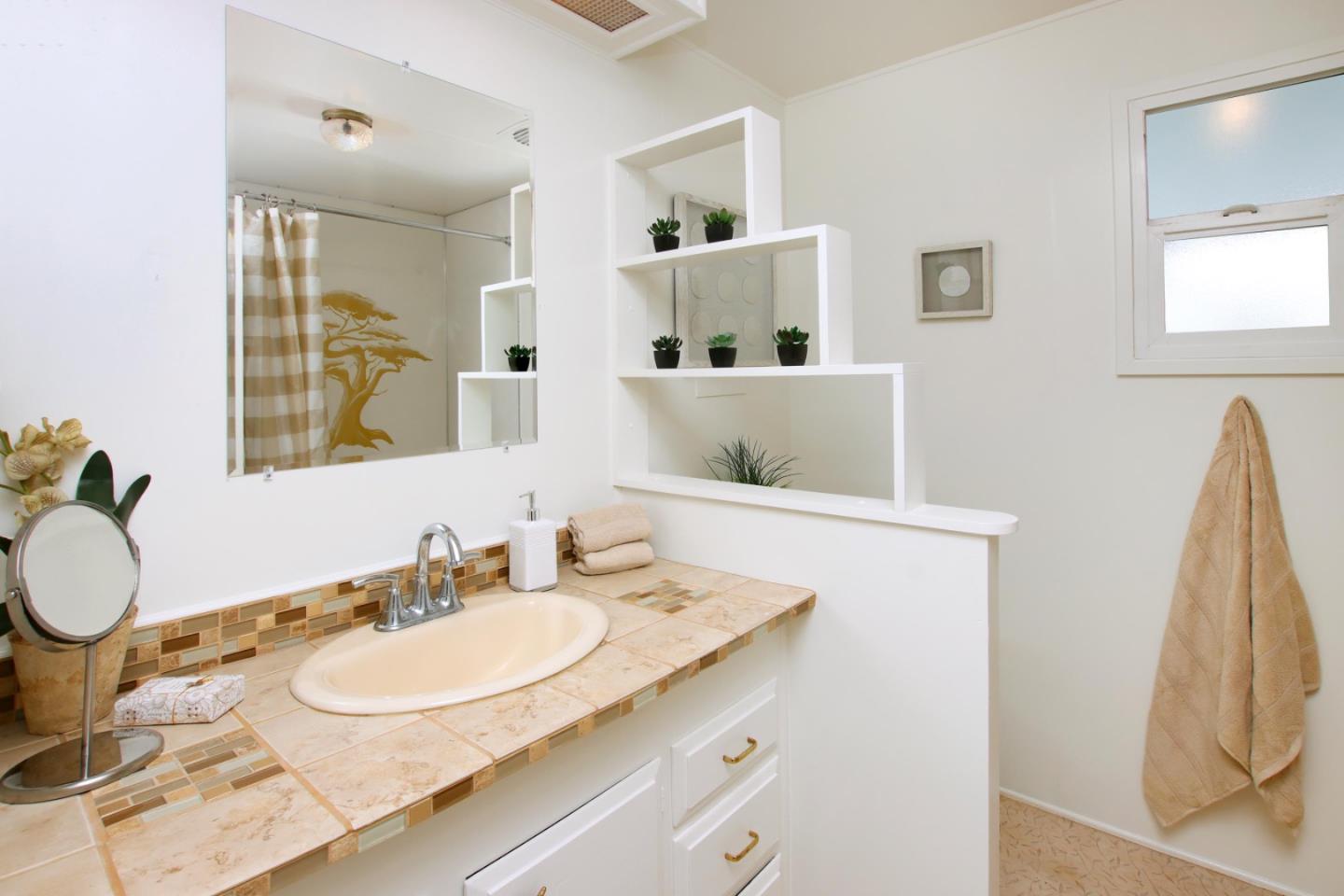 220 Mar Vista 60