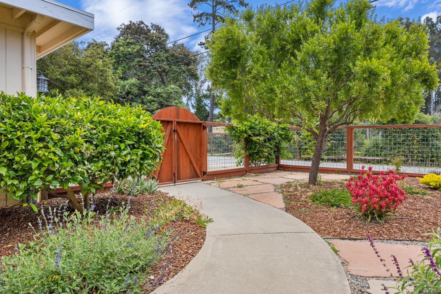 10 Morehouse DR