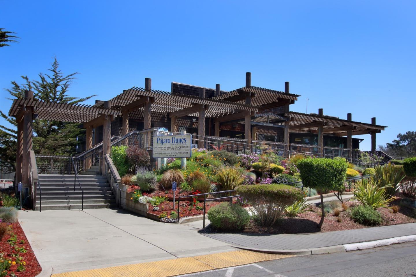 53 Pelican Point