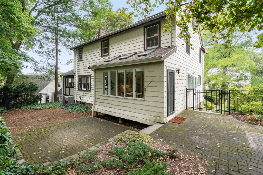 16 Duxbury Road