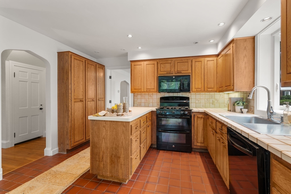 16 Duxbury Road