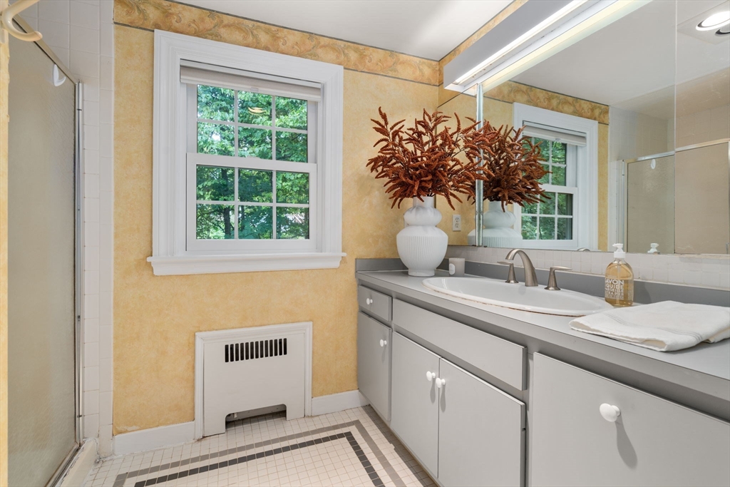 16 Duxbury Road