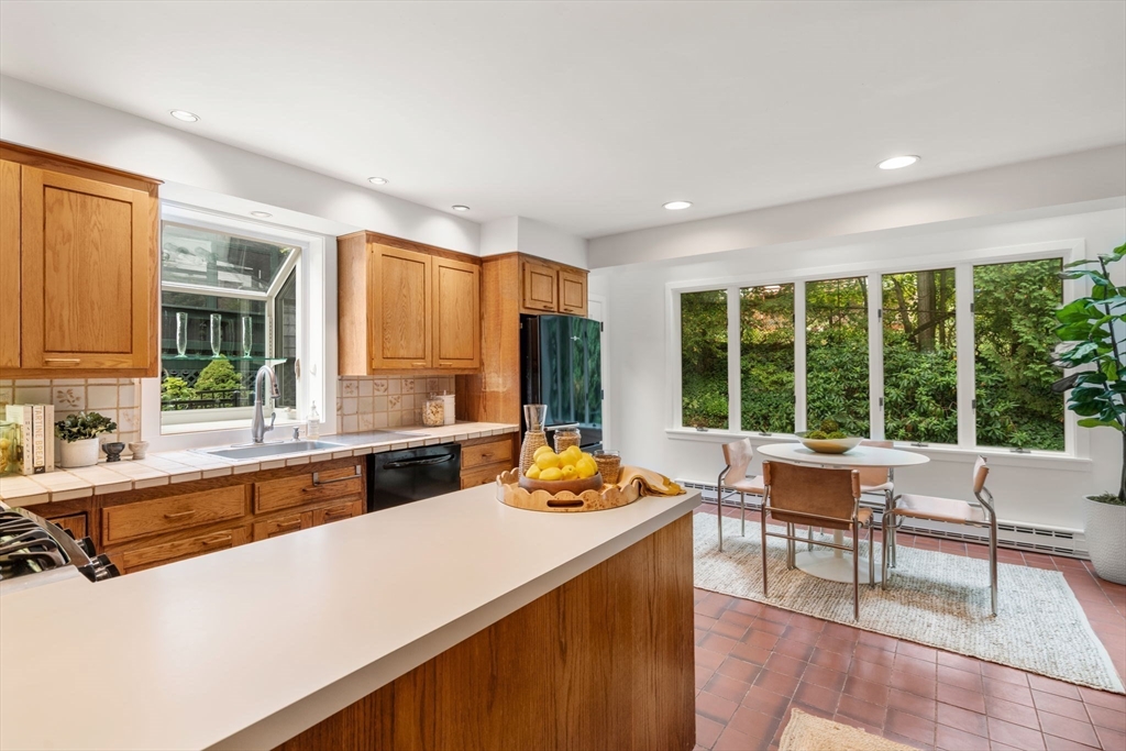 16 Duxbury Road