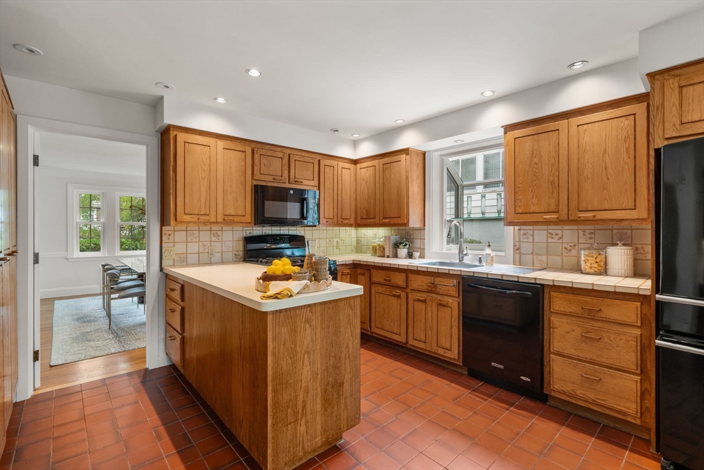 16 Duxbury Road