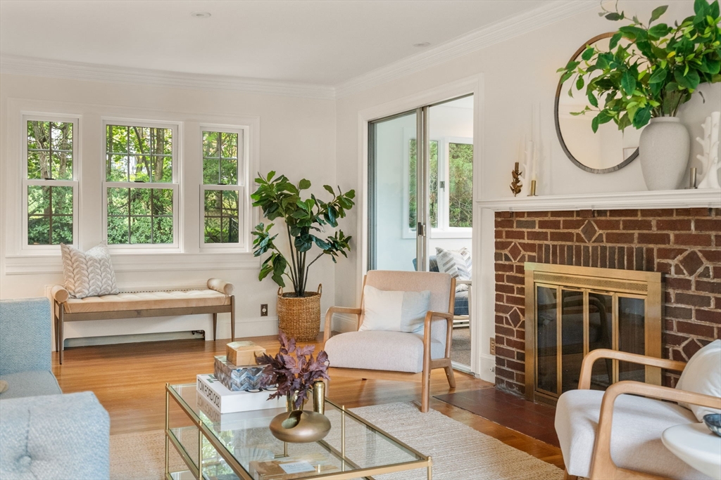 16 Duxbury Road