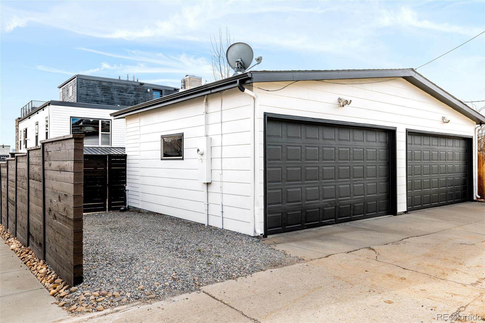 3361 Mariposa Street