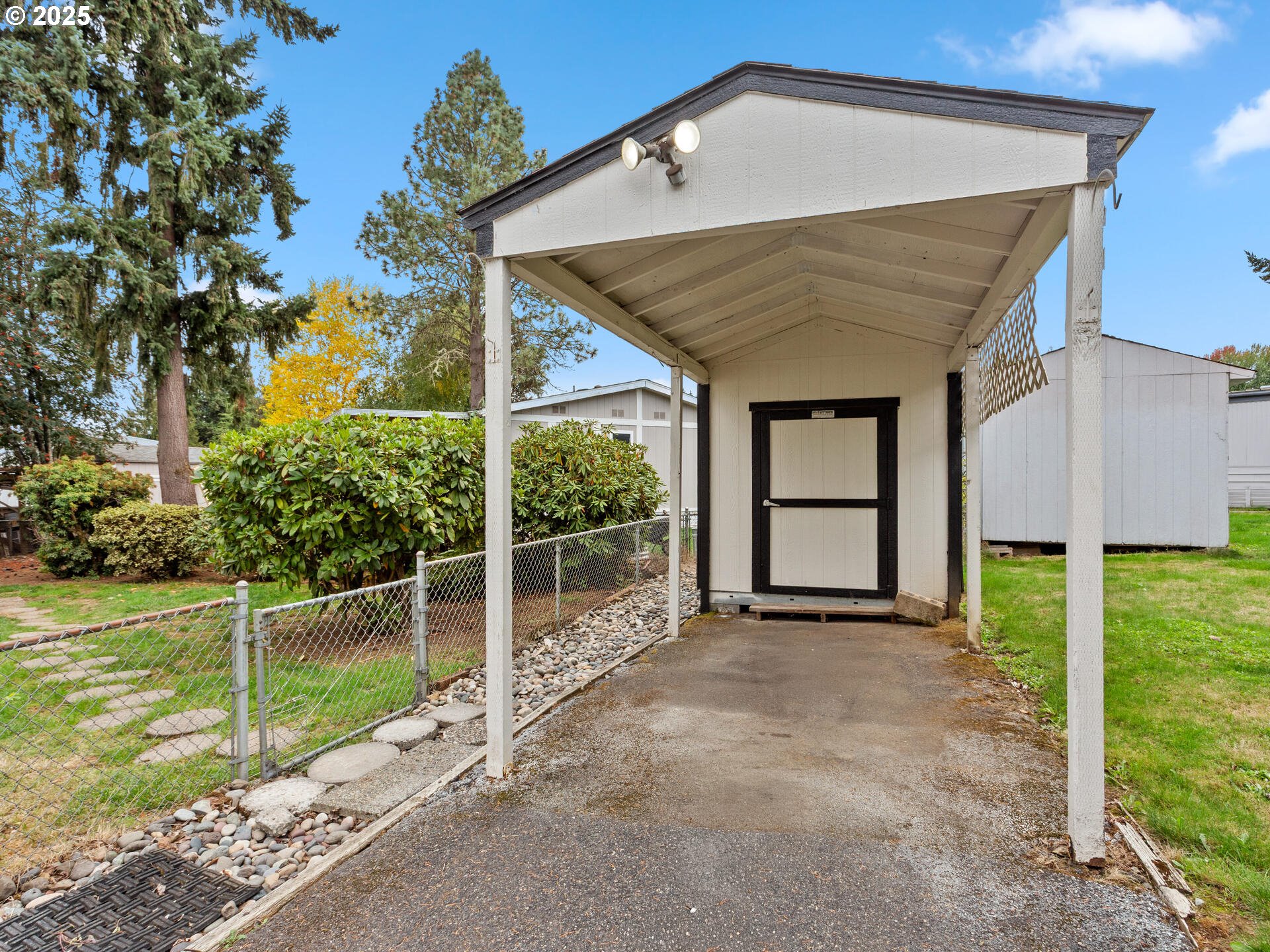 15619 NE CAPLES RD 95