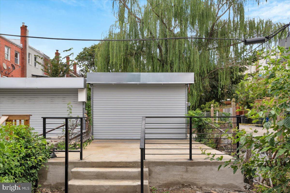 1517 DOWNING STREET NE