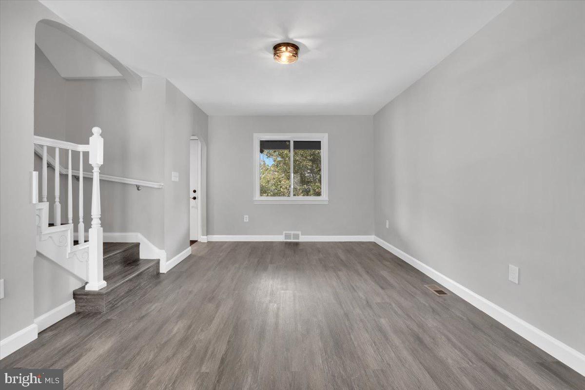 1517 DOWNING STREET NE