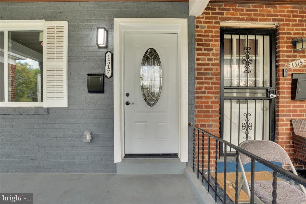 1517 DOWNING STREET NE