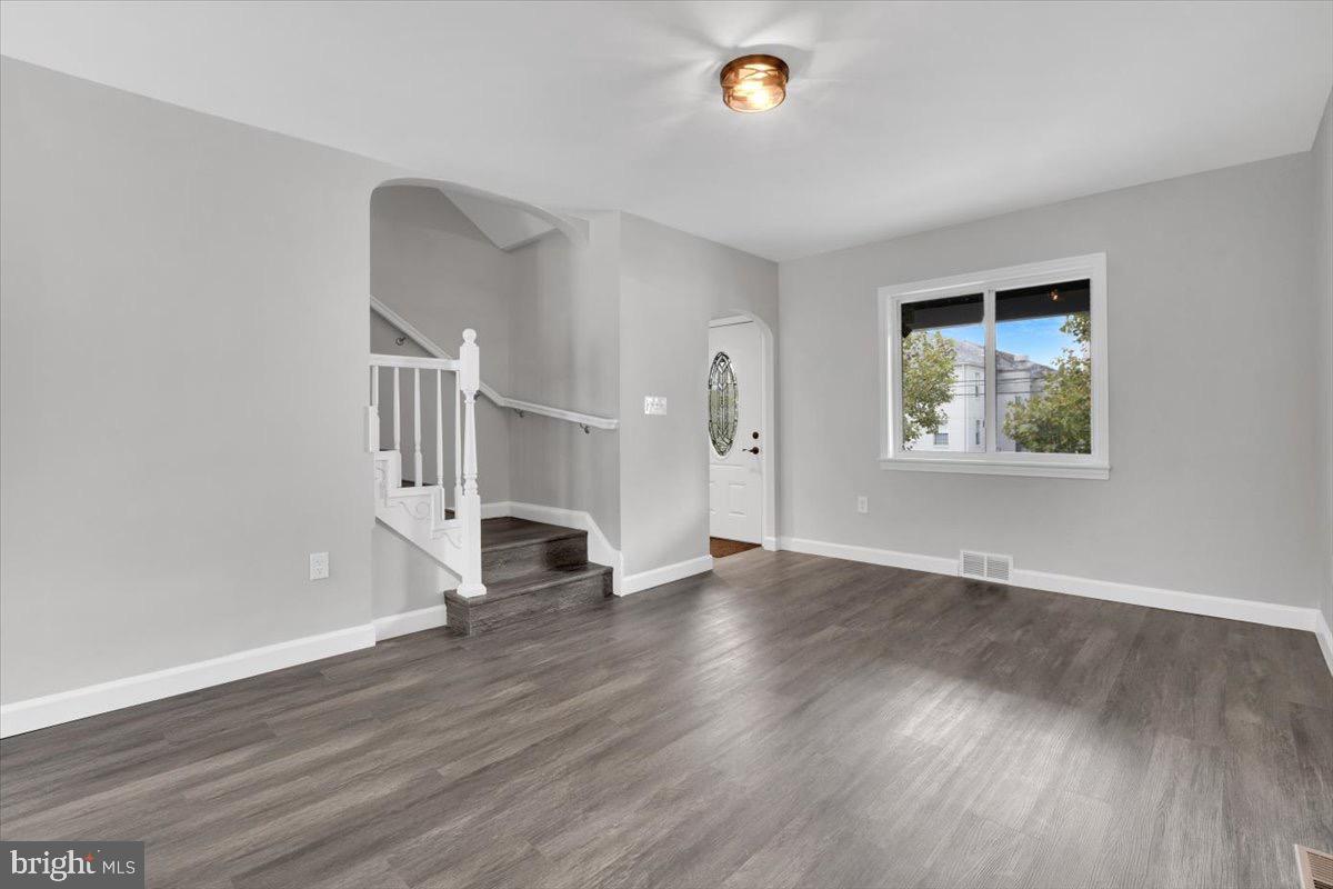 1517 DOWNING STREET NE