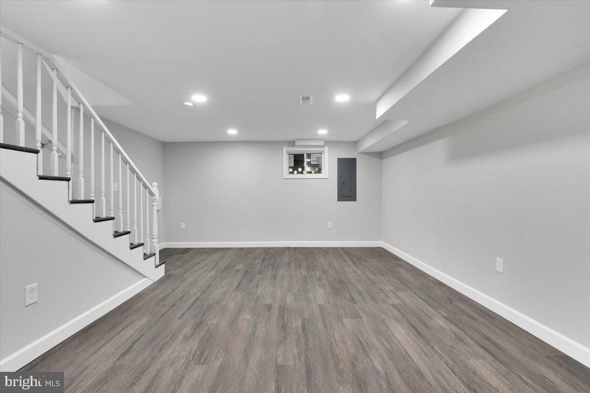 1517 DOWNING STREET NE