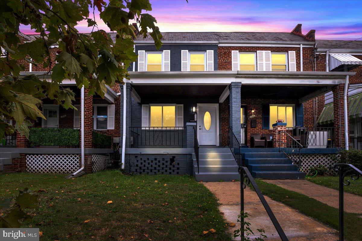 1517 DOWNING STREET NE