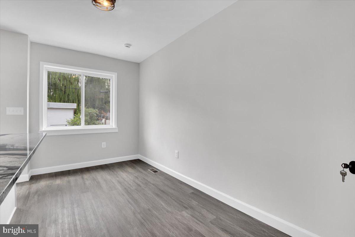 1517 DOWNING STREET NE