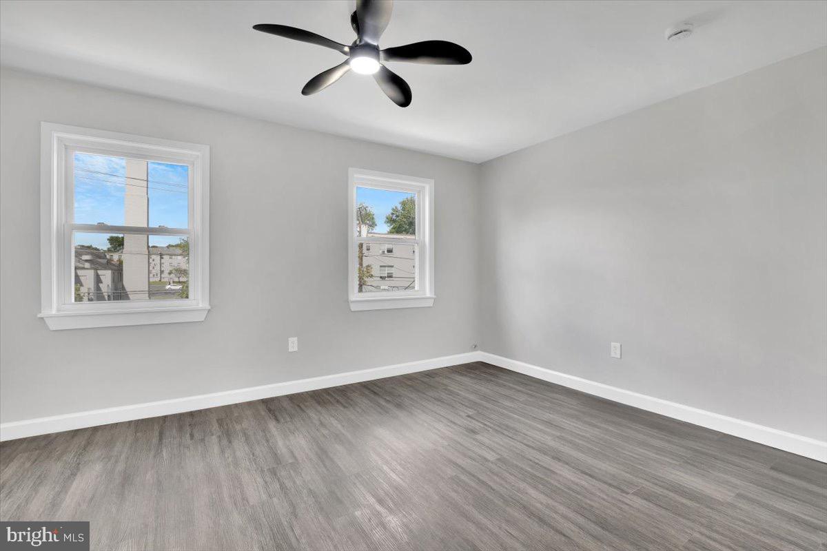 1517 DOWNING STREET NE