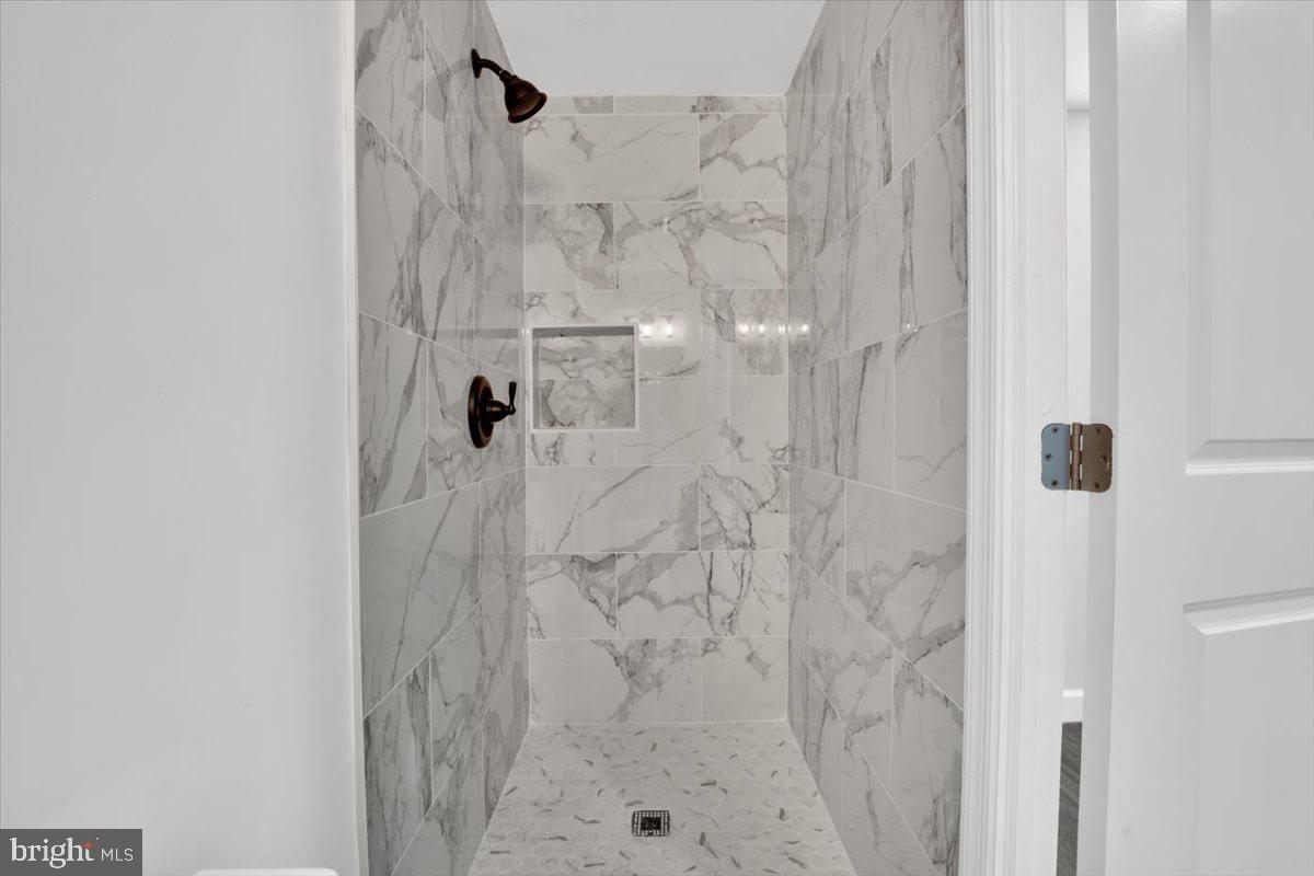 1517 DOWNING STREET NE