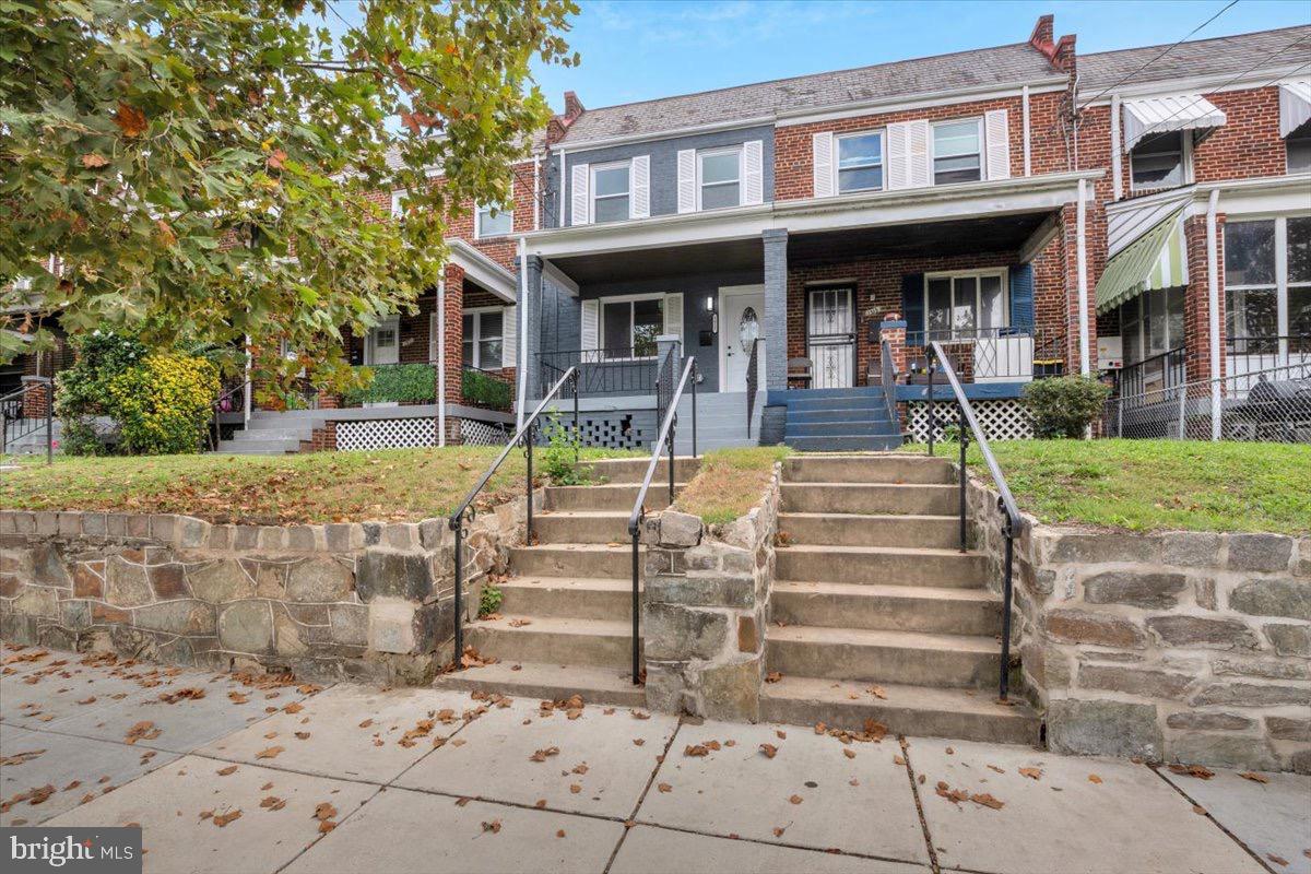 1517 DOWNING STREET NE