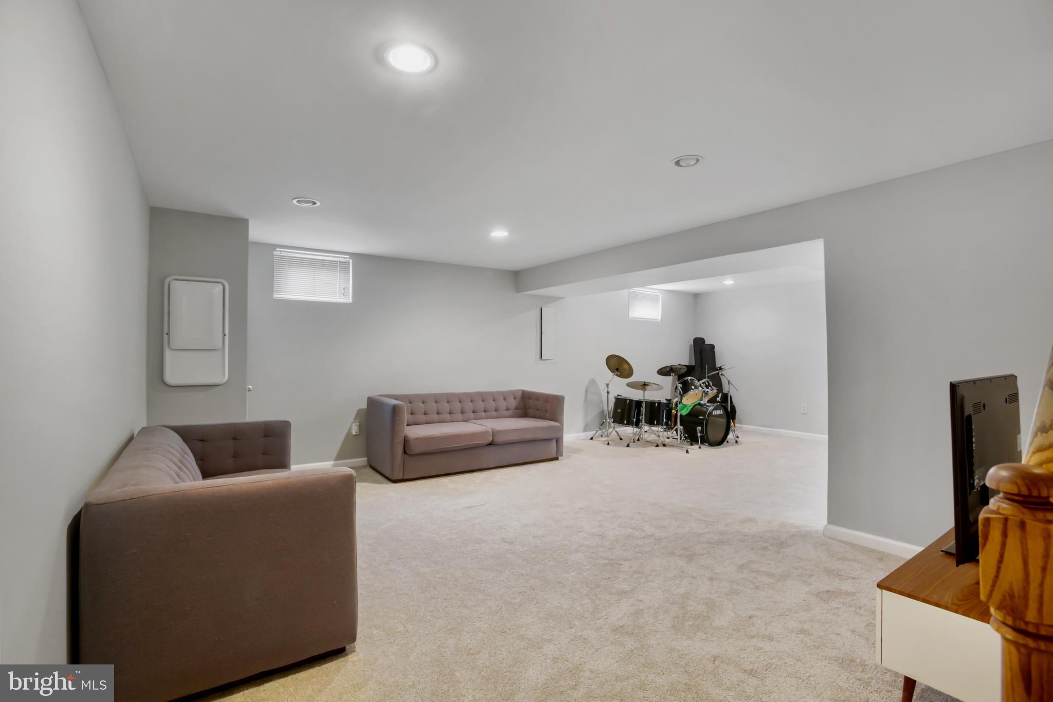 8518 CHASE GLEN CIRCLE