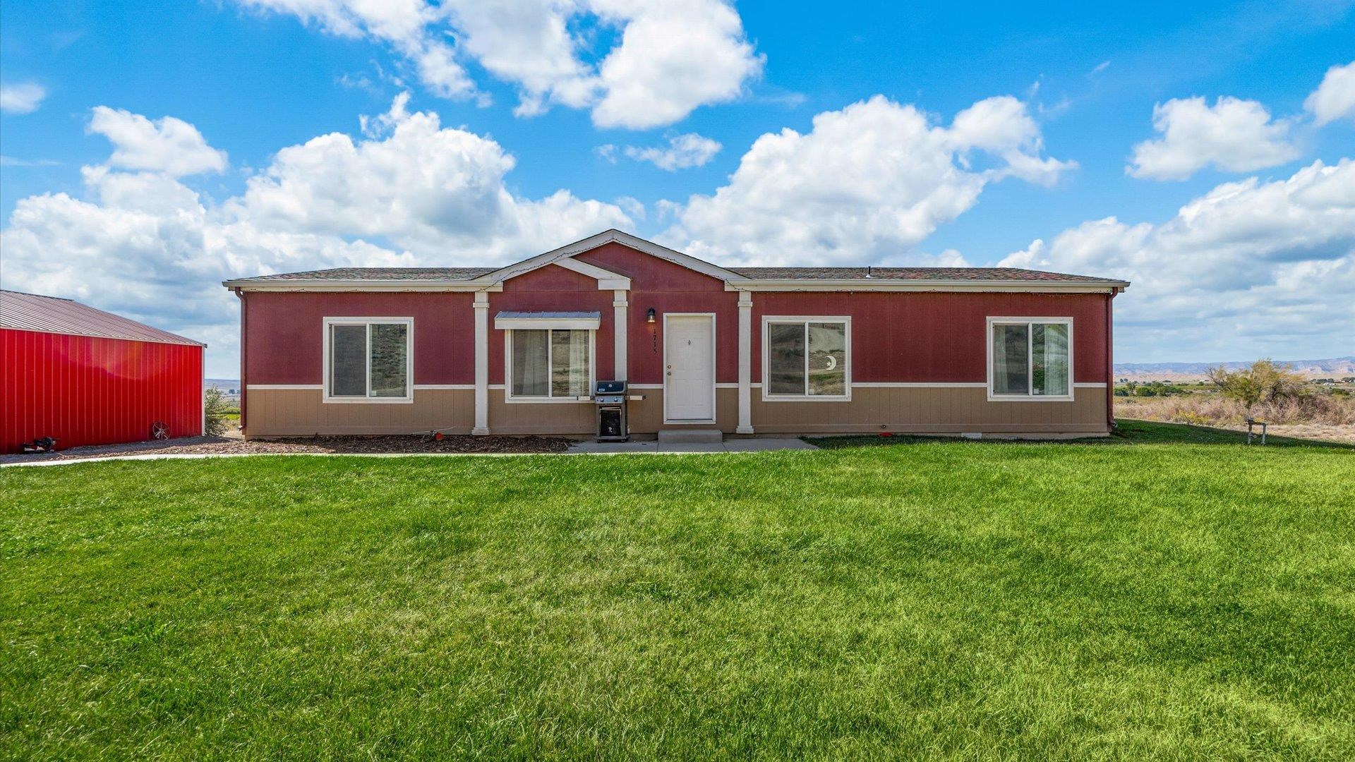 1715 10 Road