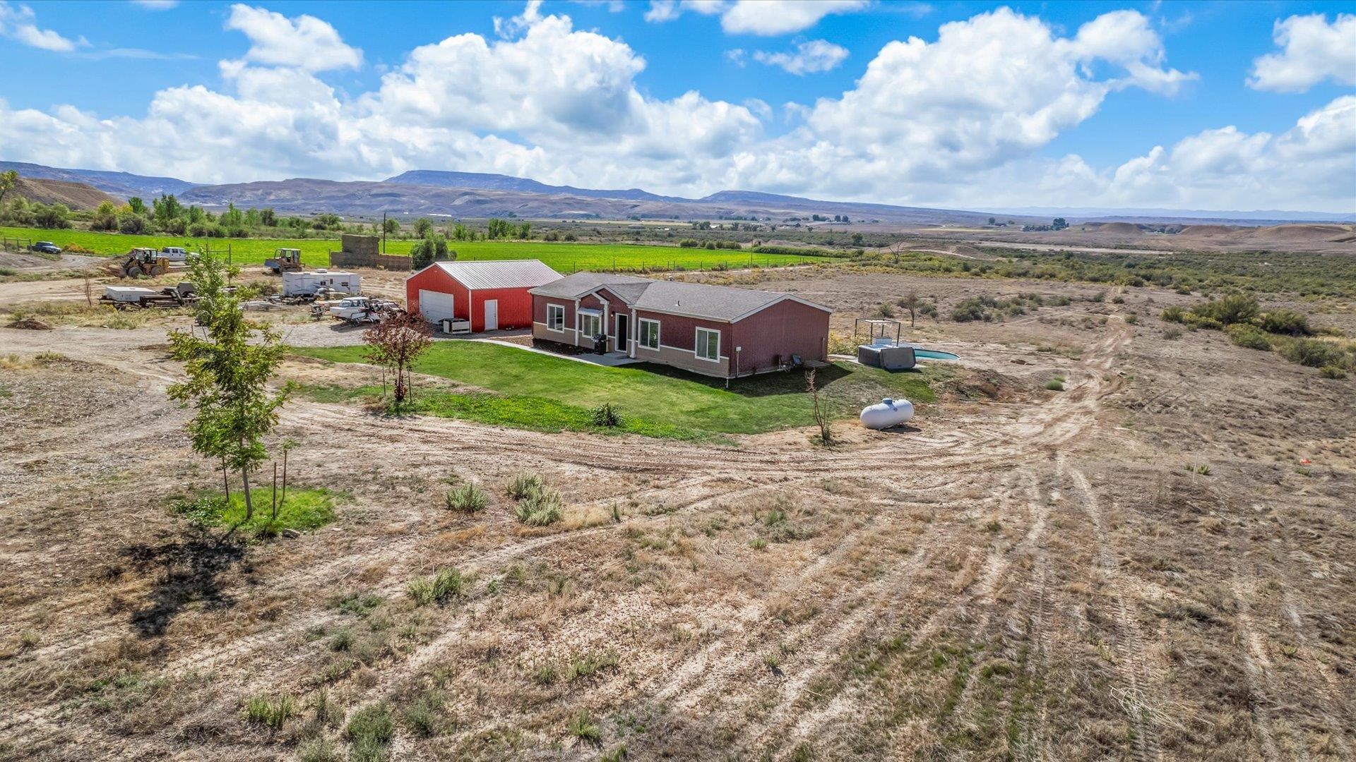 1715 10 Road