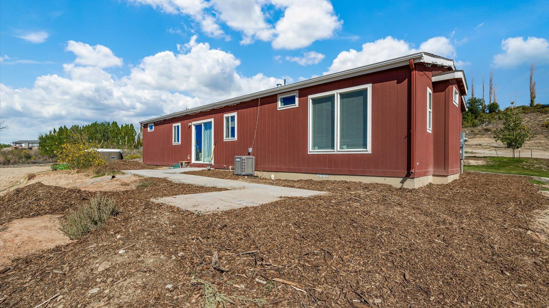 1715 10 Road