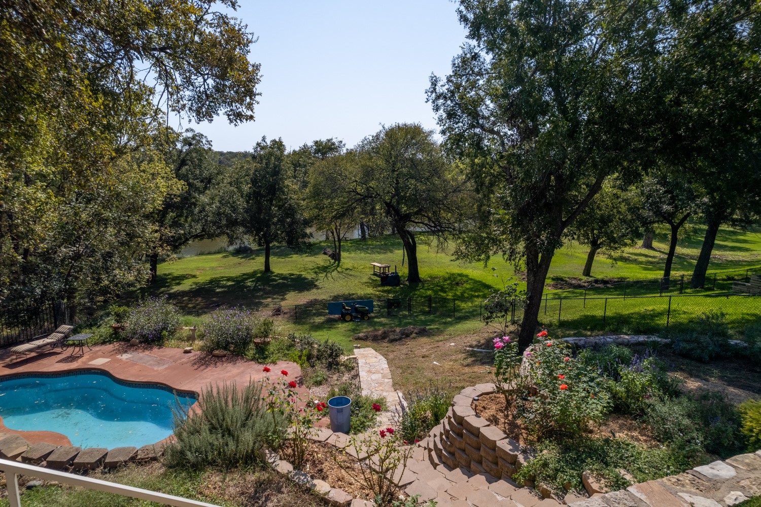 9810 Ravenswood Road