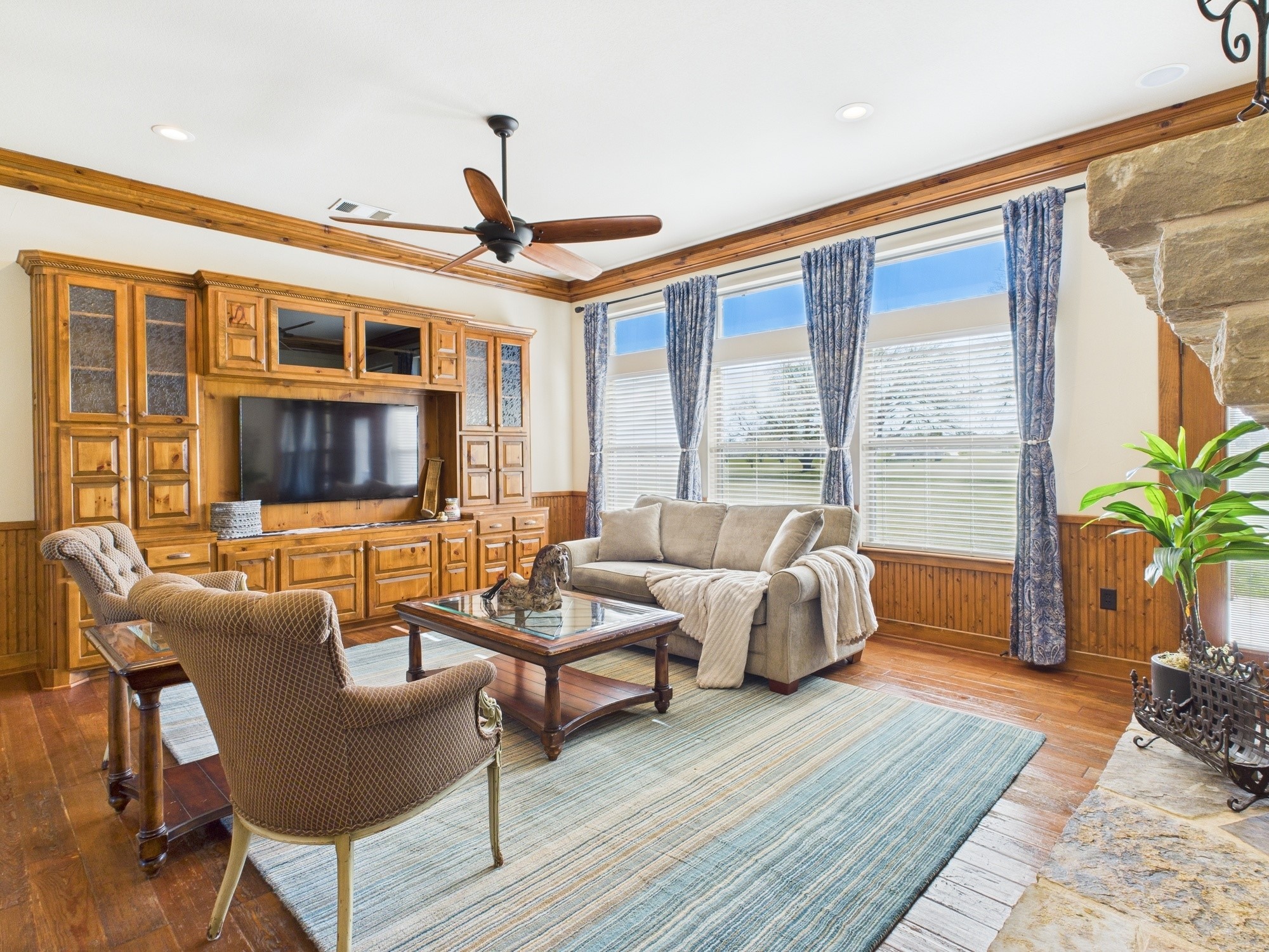 1211 E Scandinavian Court