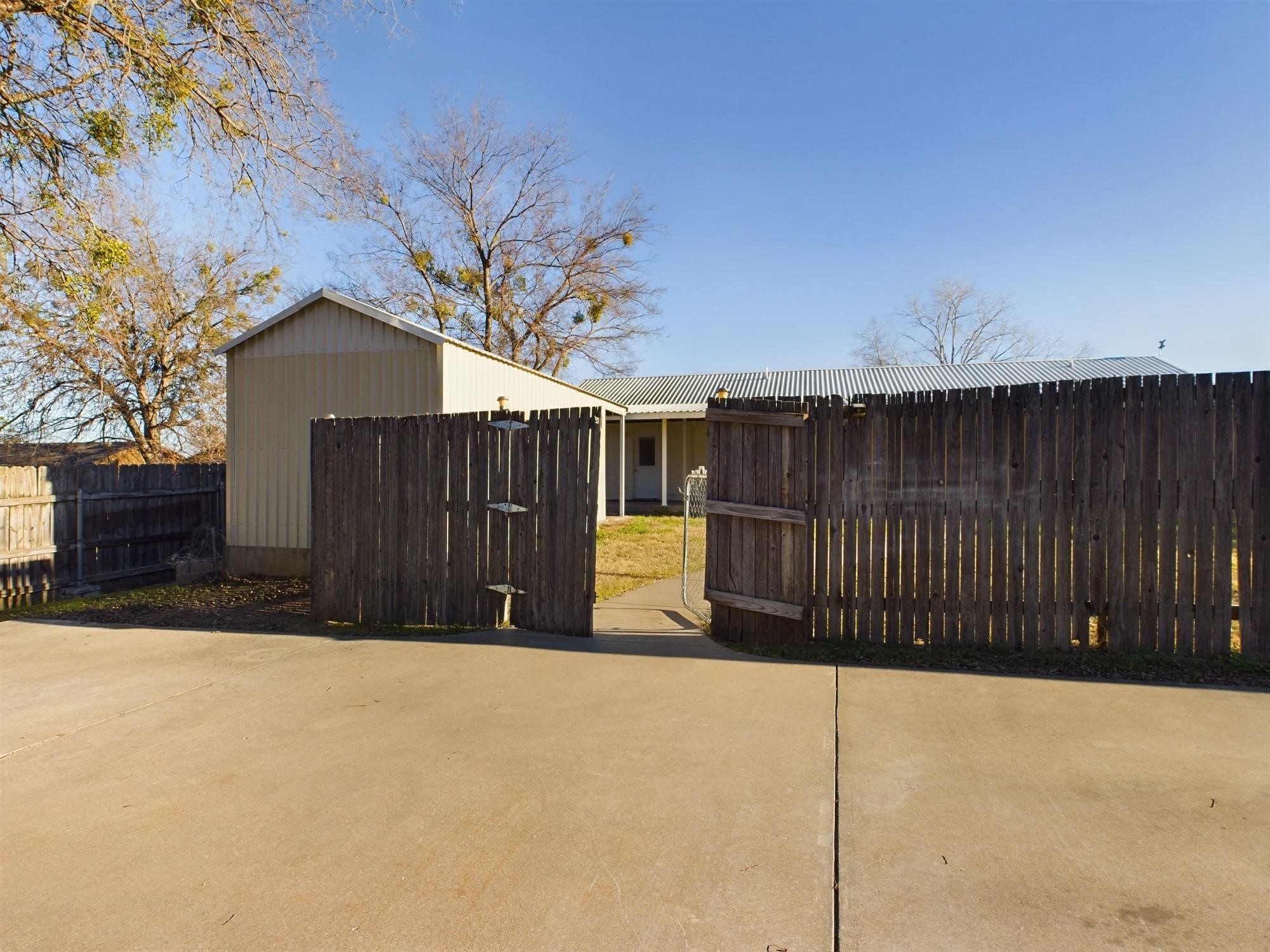 1432 W Torrey Street