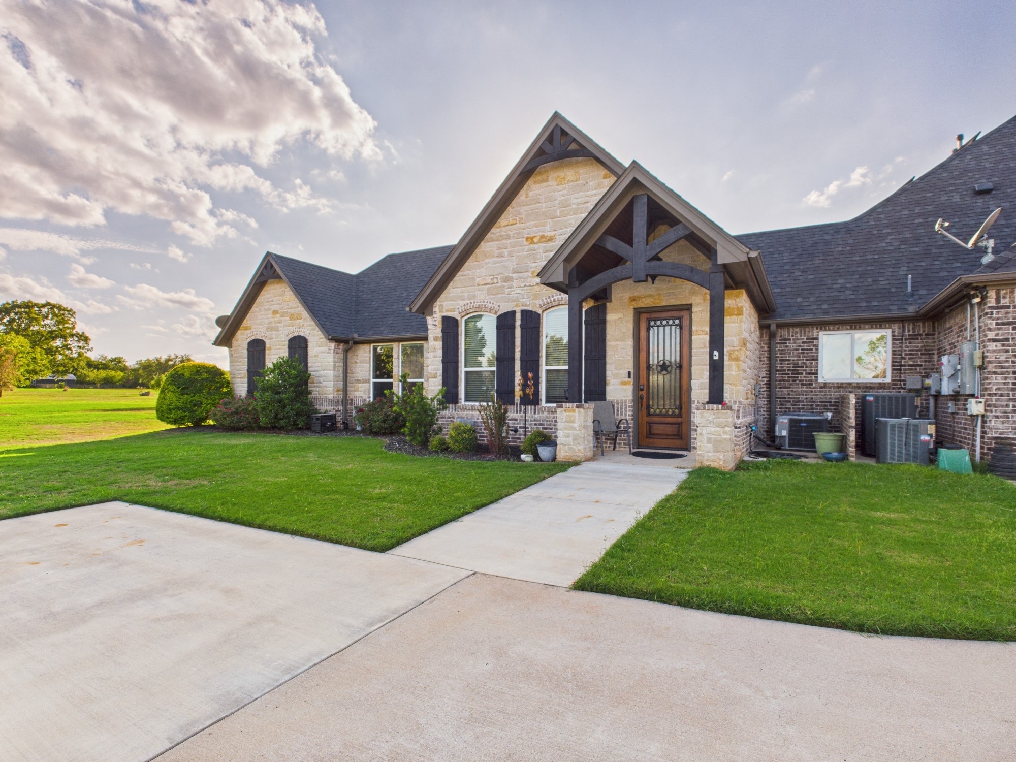 1201 E Iberian Court