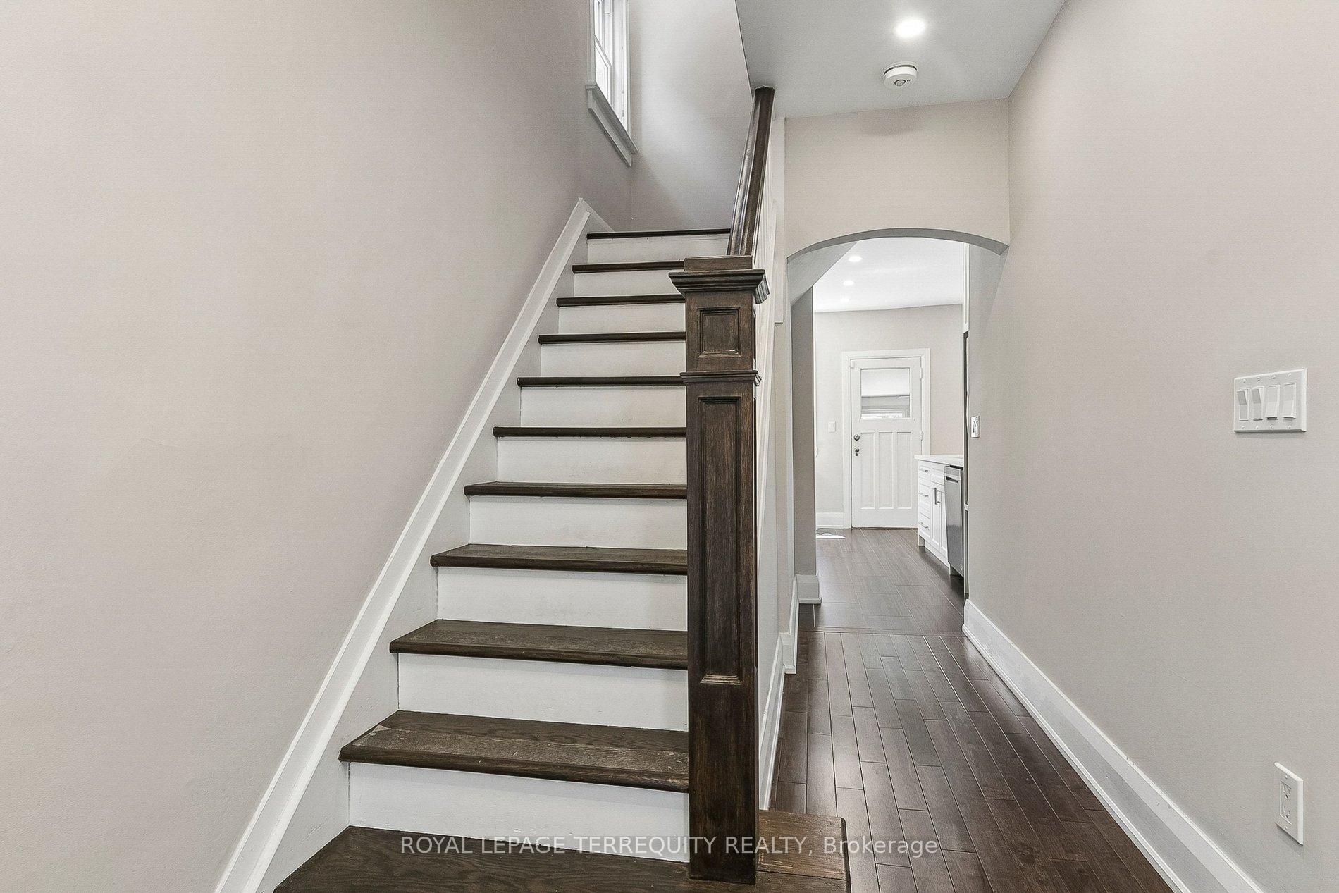 407 Annette Street, Toronto