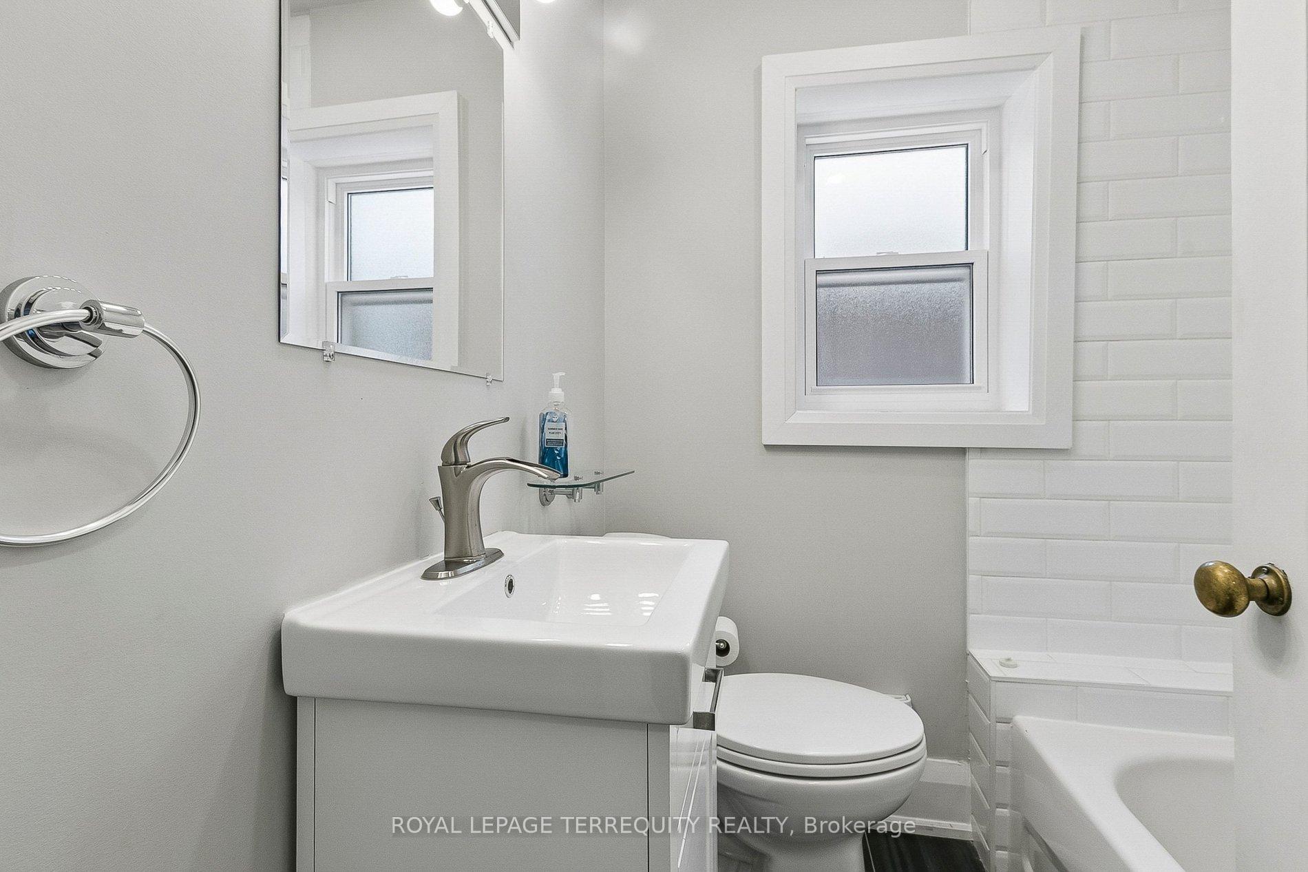 407 Annette Street, Toronto