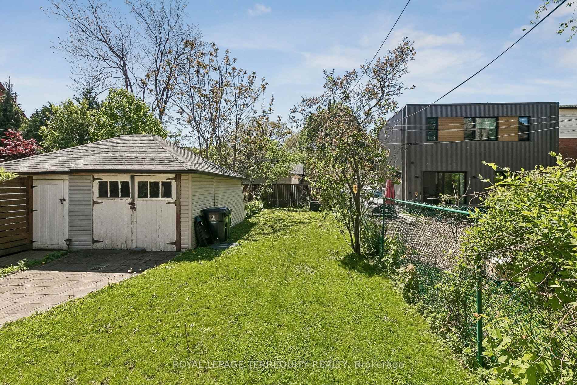 407 Annette Street, Toronto