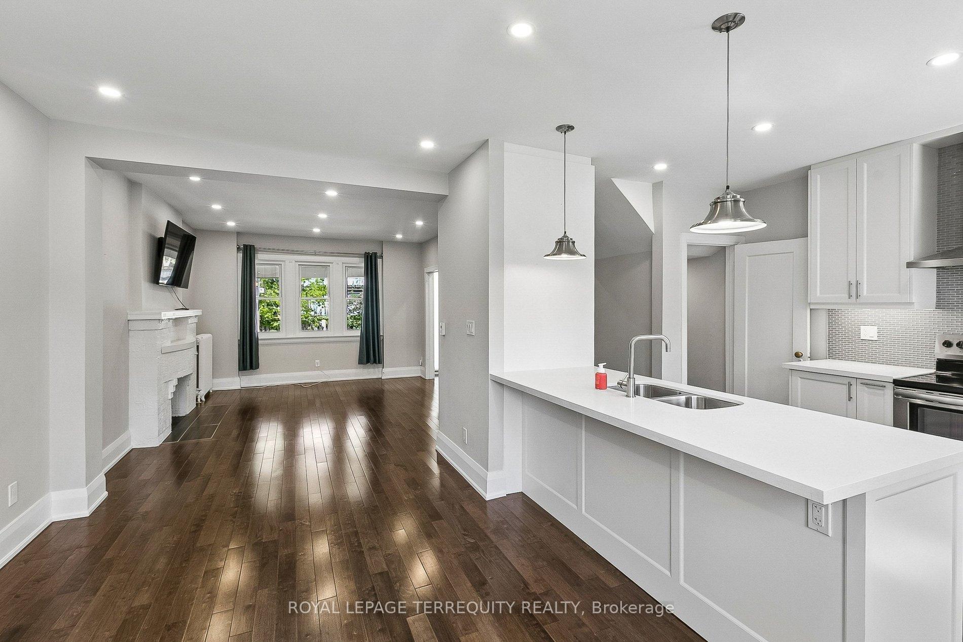 407 Annette Street, Toronto