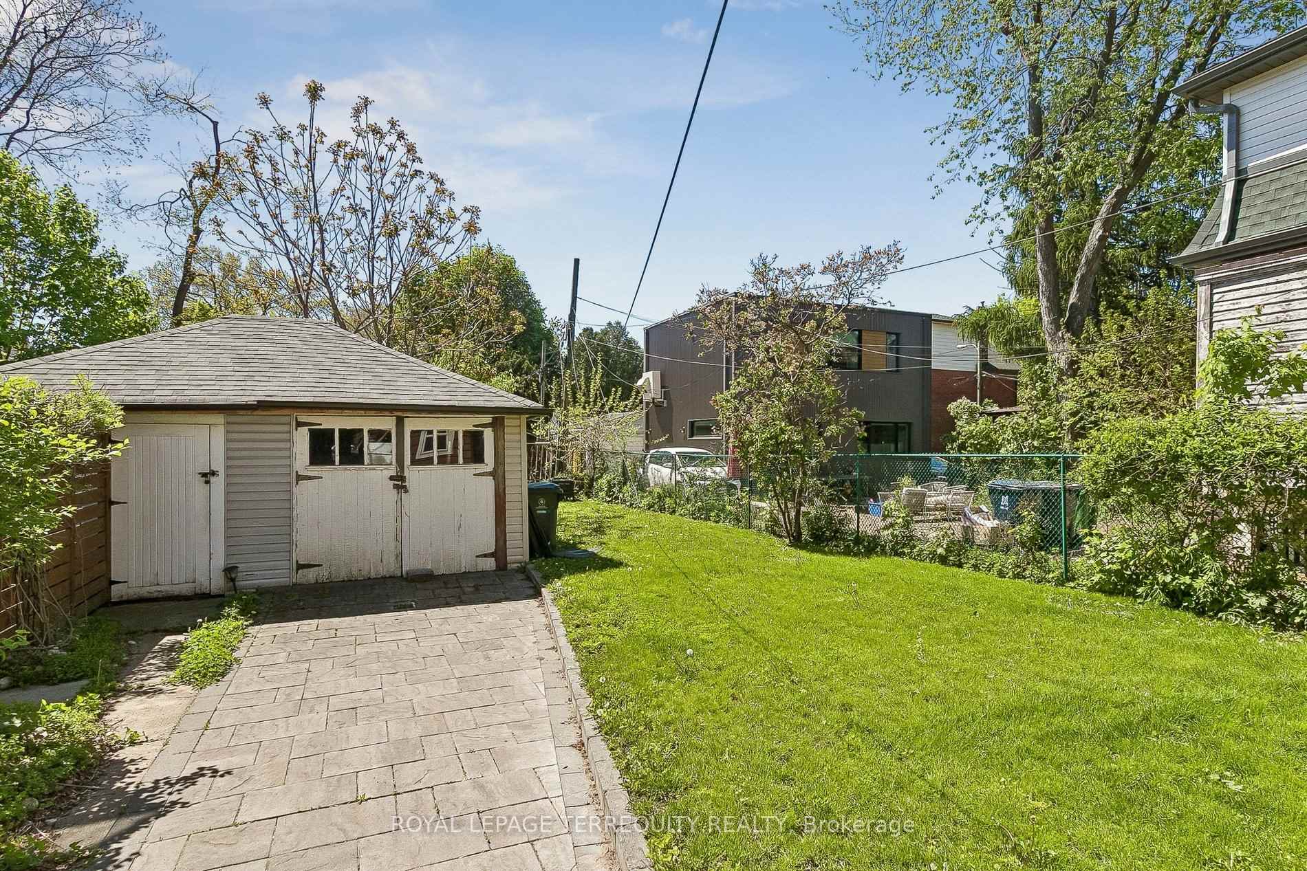407 Annette Street, Toronto