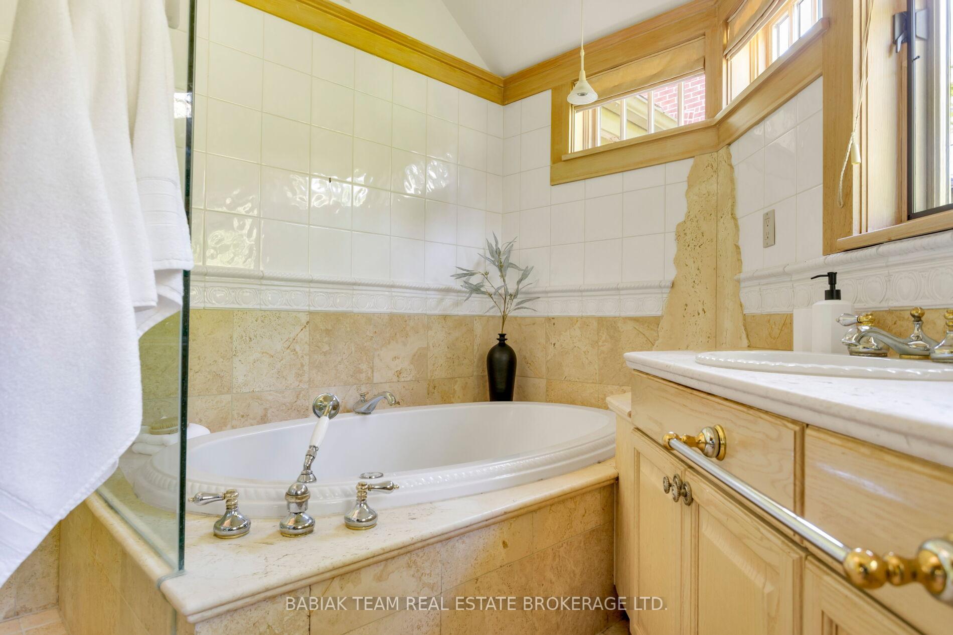 33 Halford Avenue, Toronto