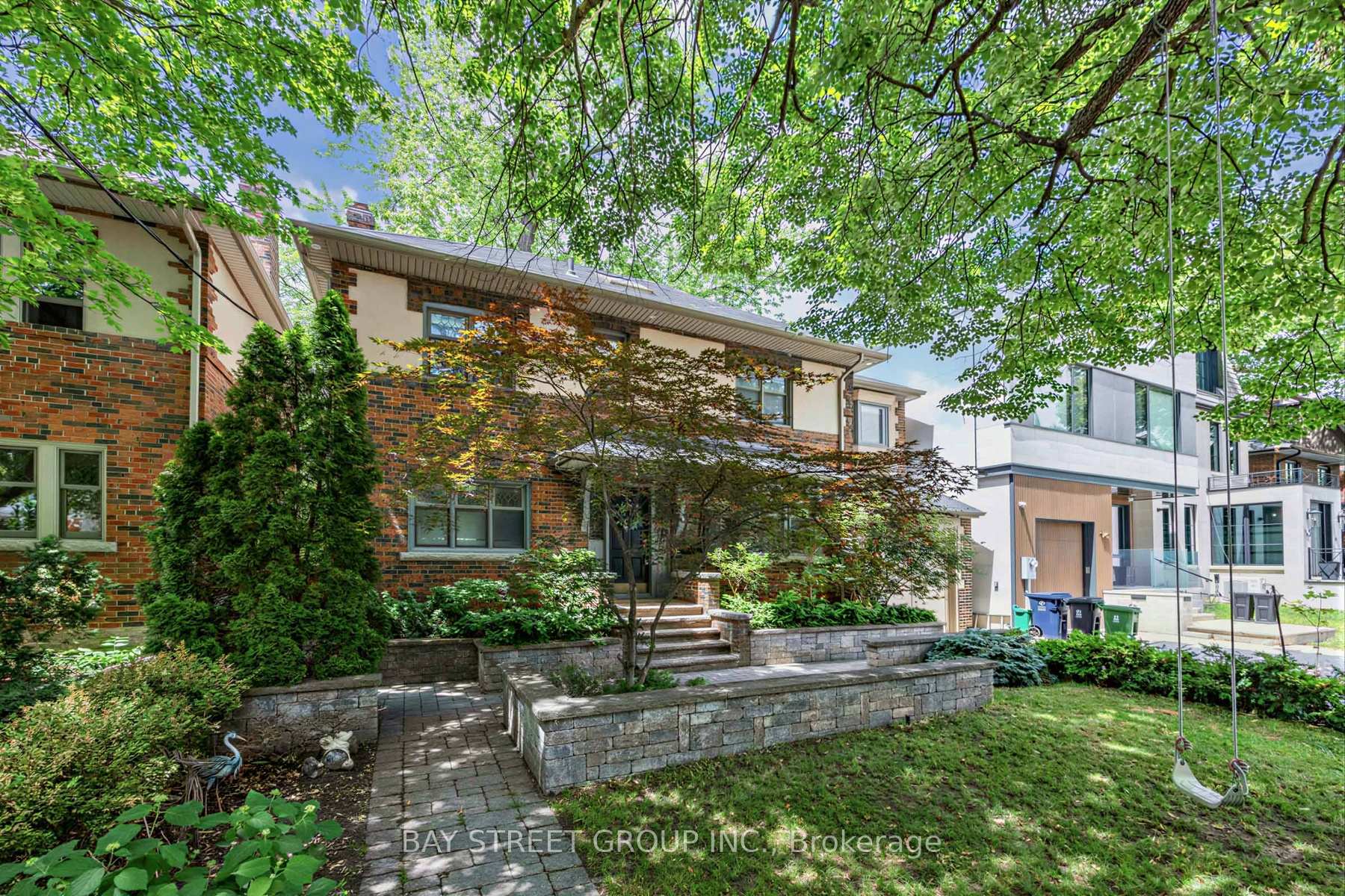 136 Humbercrest Boulevard
