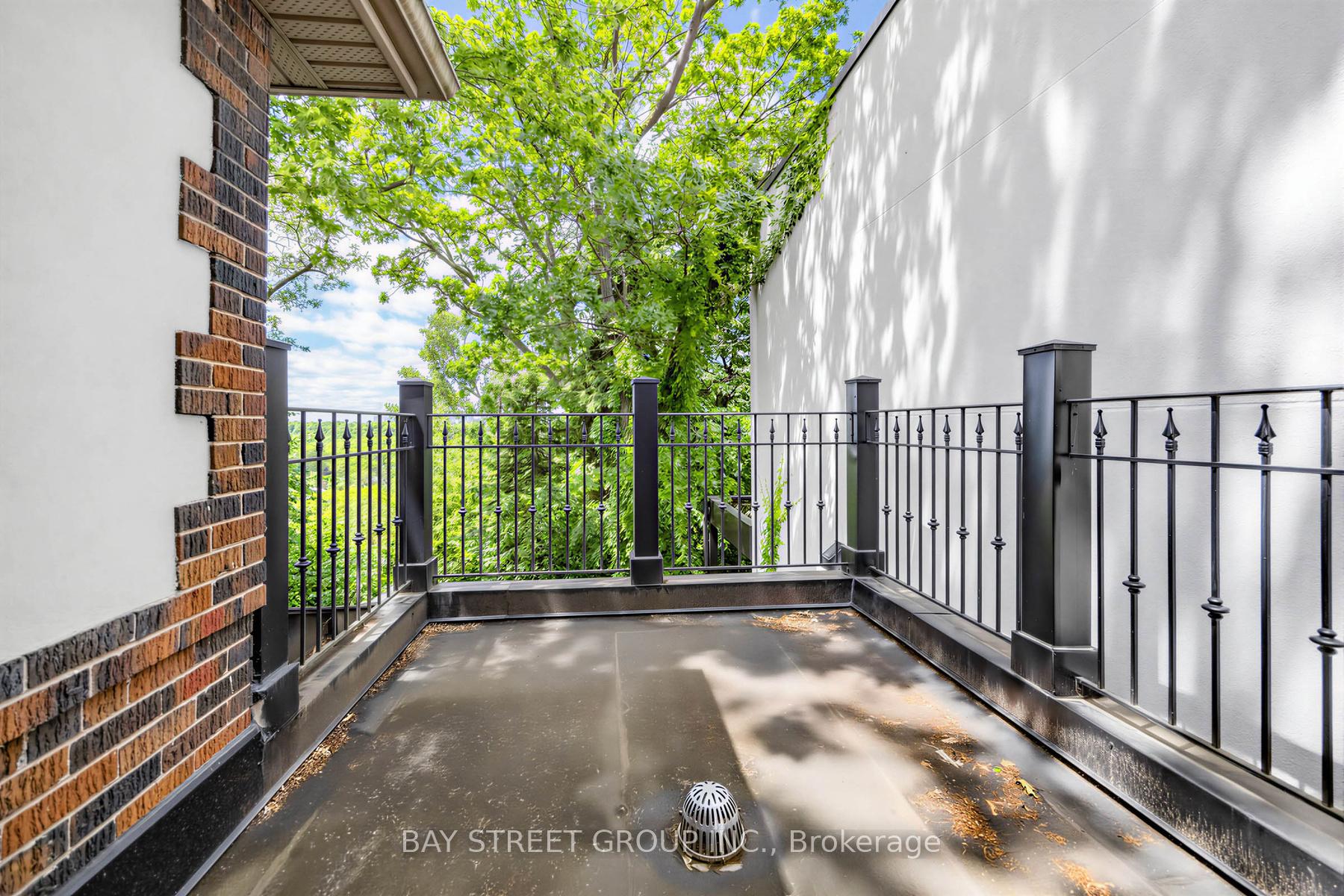 136 Humbercrest Boulevard