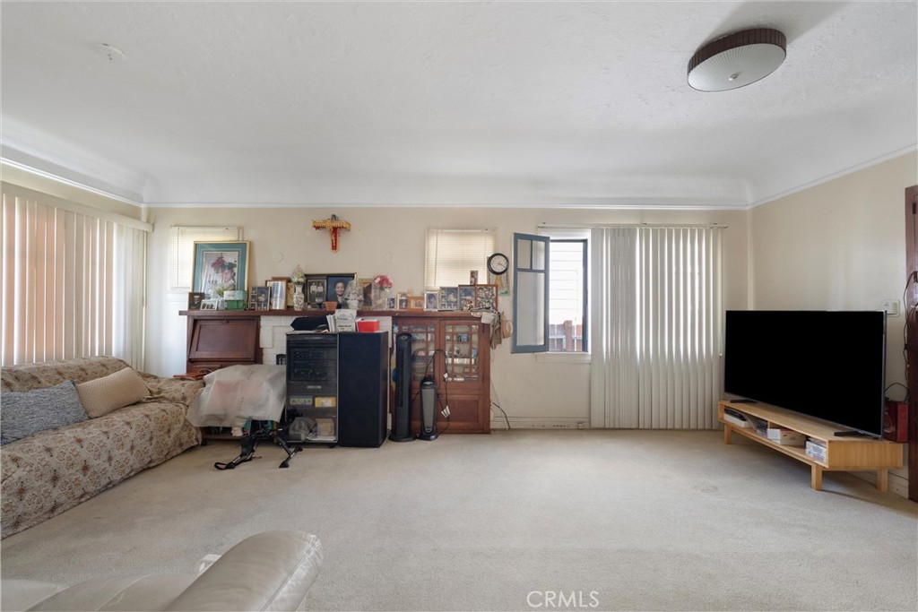 1222 E 57th Street