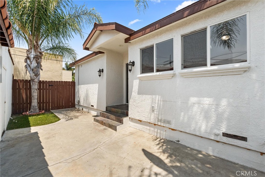 623 W 18th Street