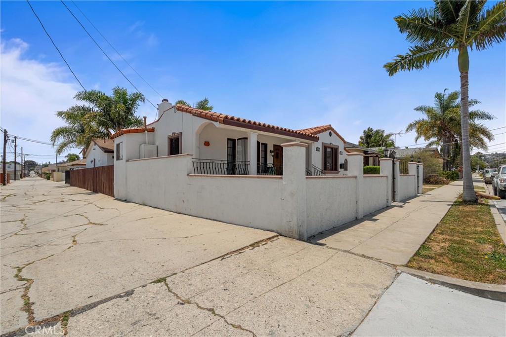 623 W 18th Street