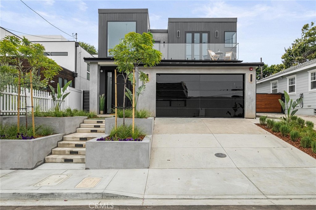 3609 Oak Avenue