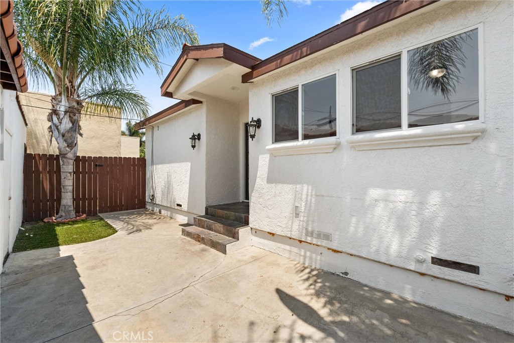 623 W 18th Street