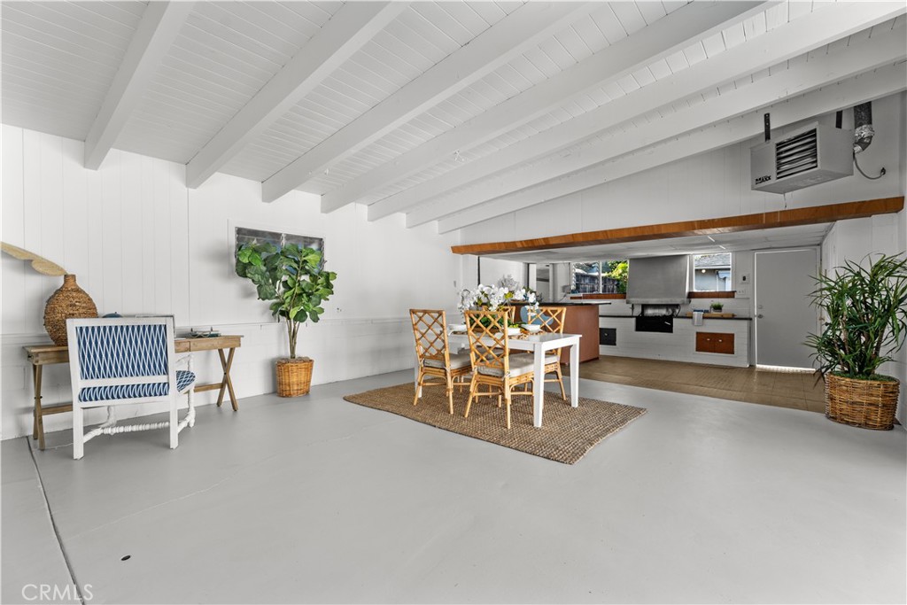 208 W Walnut Avenue