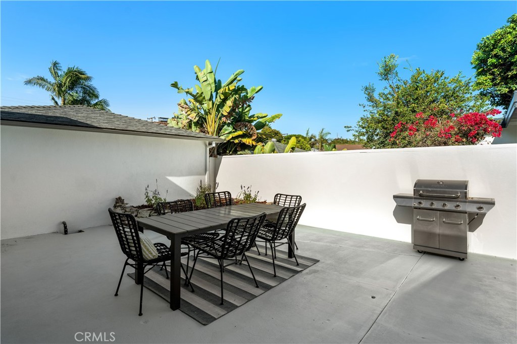 208 W Walnut Avenue