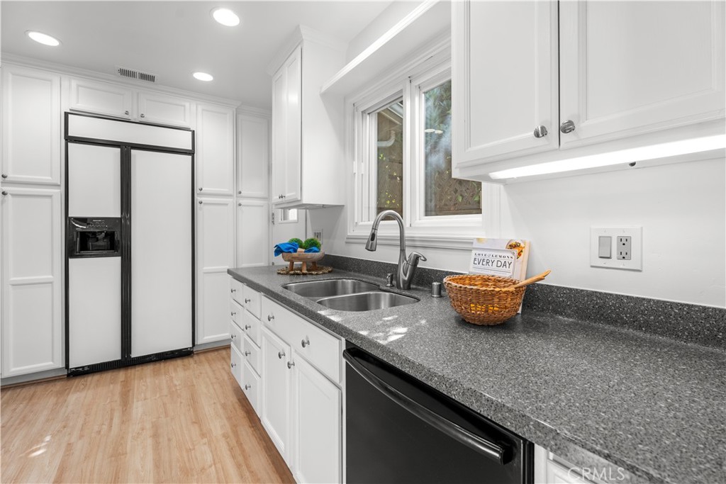 208 W Walnut Avenue