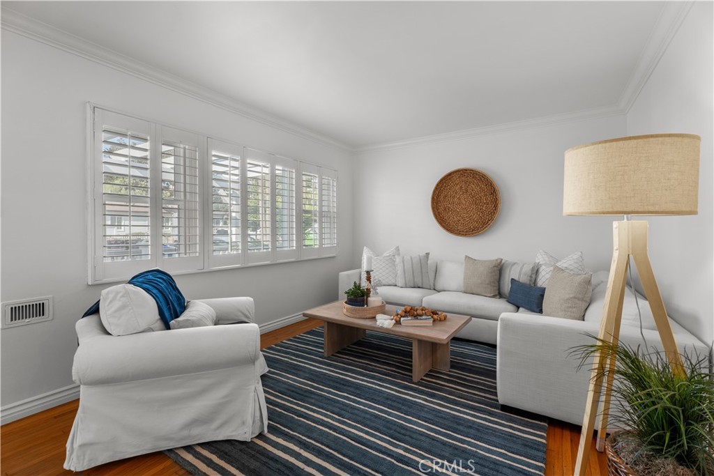 208 W Walnut Avenue